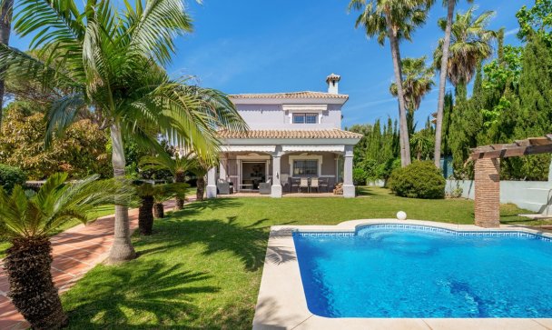 Villa - Wiederverkauf - Estepona - Estepona Centro