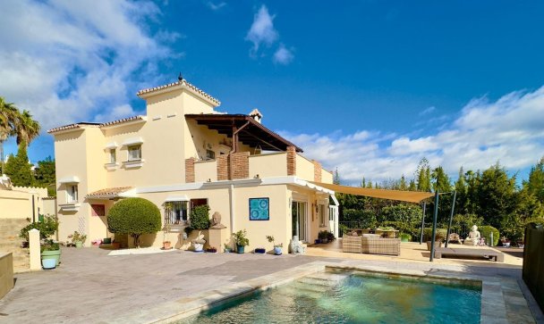 Villa - Wiederverkauf - Estepona - Estepona Centro