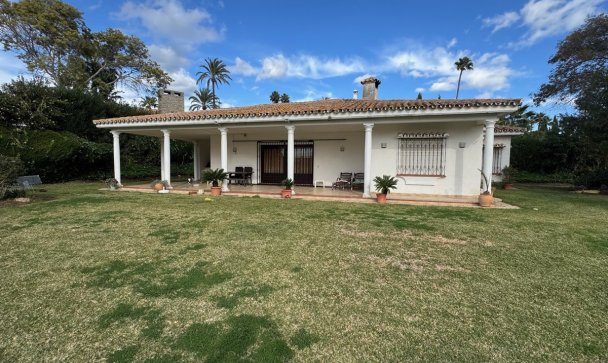 Villa - Wiederverkauf - Estepona - Estepona Centro