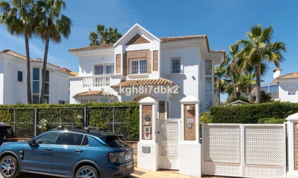Villa - Wiederverkauf - Estepona - Estepona Centro