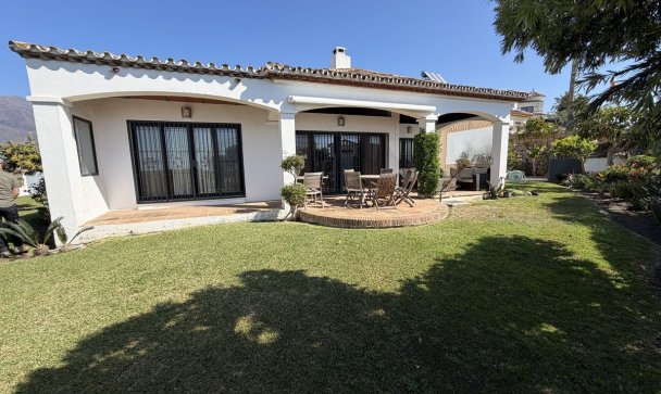 Villa - Wiederverkauf - Estepona - Estepona Centro