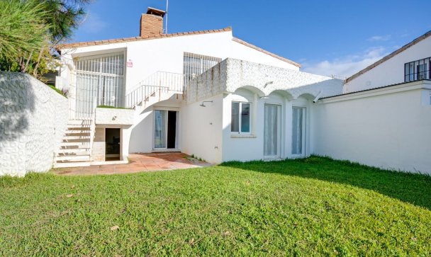 Villa - Wiederverkauf - Estepona - Estepona Centro