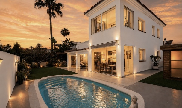 Villa - Wiederverkauf - Estepona - Estepona Centro