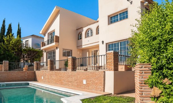Villa - Wiederverkauf - Estepona - Estepona Centro