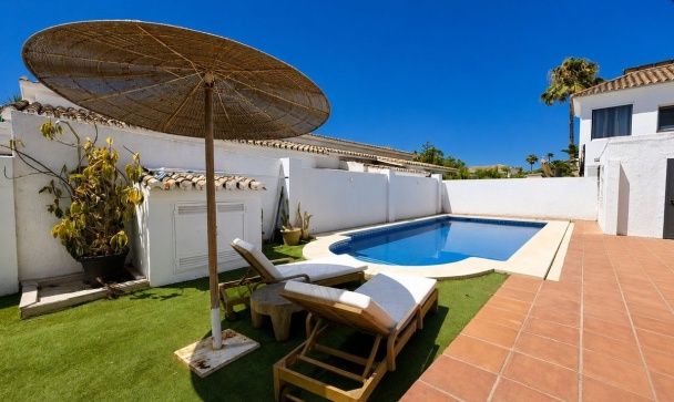 Villa - Wiederverkauf - Estepona - Estepona Centro