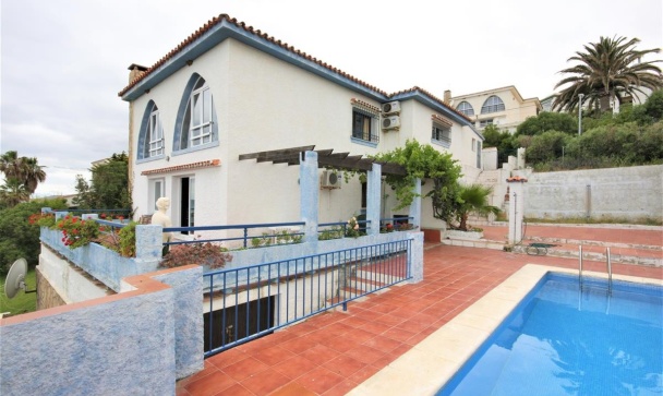 Villa - Wiederverkauf - Estepona - Estepona Centro
