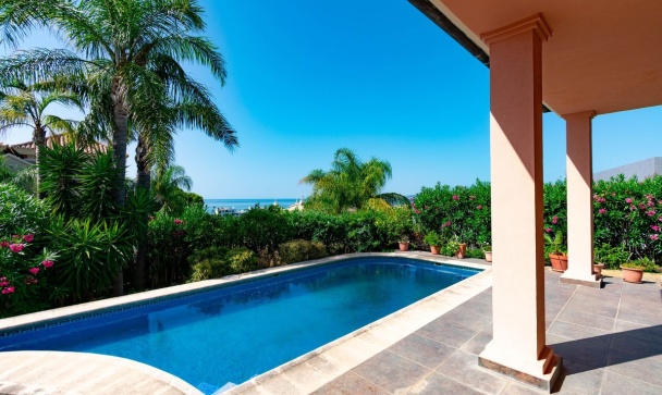 Villa - Wiederverkauf - Estepona - Estepona Centro