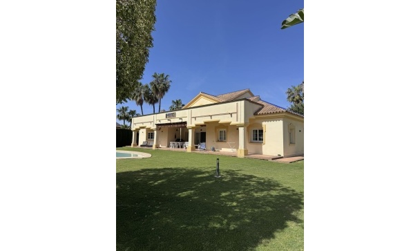 Villa - Wiederverkauf - Estepona - Estepona Centro