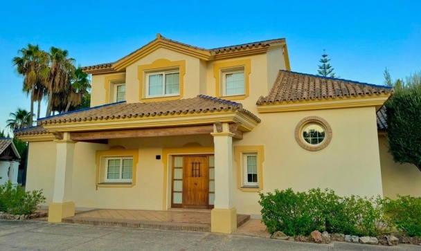 Villa - Wiederverkauf - Estepona - Estepona Centro
