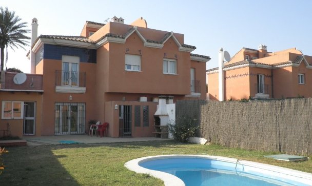 Villa - Wiederverkauf - Estepona - Estepona Centro