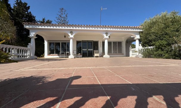 Villa - Wiederverkauf - Estepona - Estepona Centro