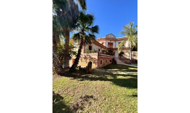 Villa - Wiederverkauf - Estepona - Estepona Centro