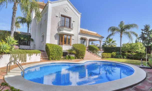 Villa - Wiederverkauf - Estepona - Estepona Centro