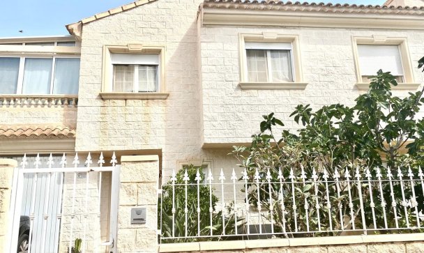 Villa - Wiederverkauf - L'Alfás del Pi - Albir