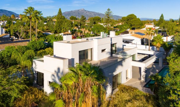Villa - Wiederverkauf - Marbella - Guadalmina Baja