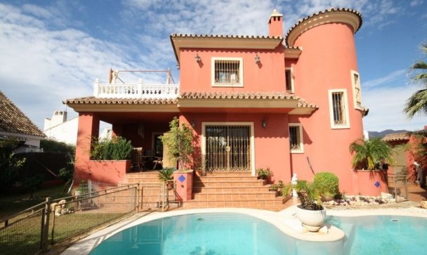 Villa - Wiederverkauf - Marbella - Las Chapas