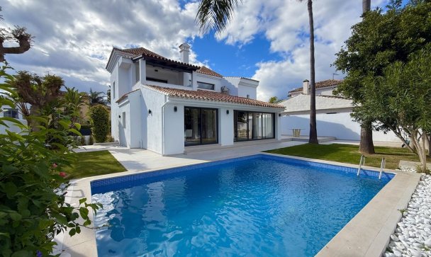 Villa - Wiederverkauf - Marbella - Nueva Andalucía