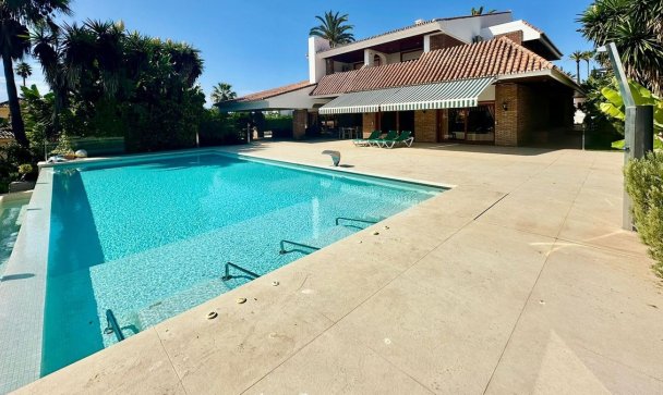 Villa - Wiederverkauf - Marbella - Nueva Andalucía