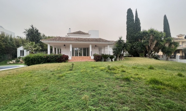Villa - Wiederverkauf - Marbella - Nueva Andalucía