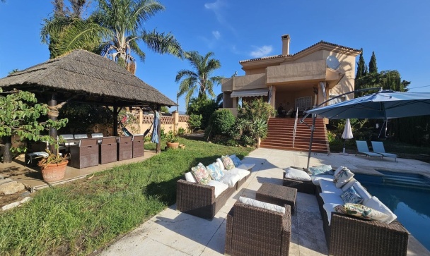 Villa - Wiederverkauf - Marbella - Nueva Andalucía
