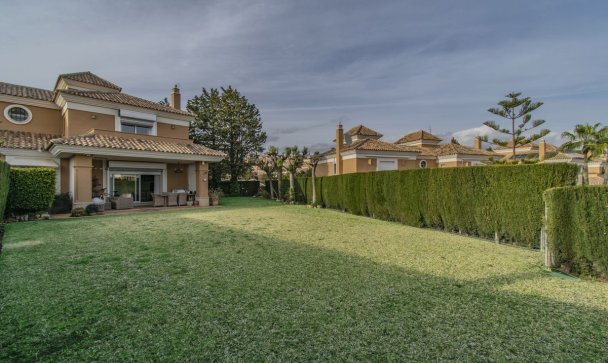Villa - Wiederverkauf - Marbella - Santa Clara