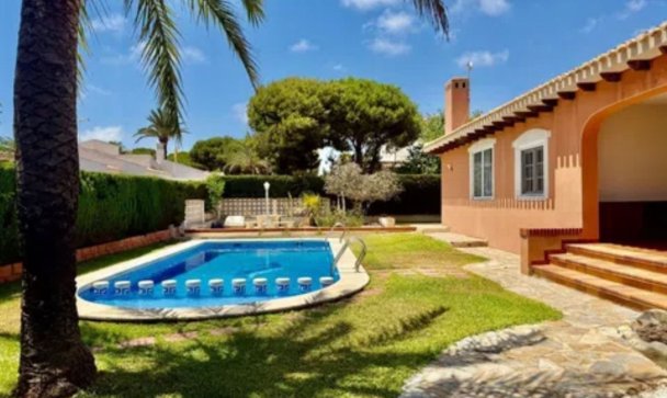Villa - Wiederverkauf - Orihuela - Cabo Roig