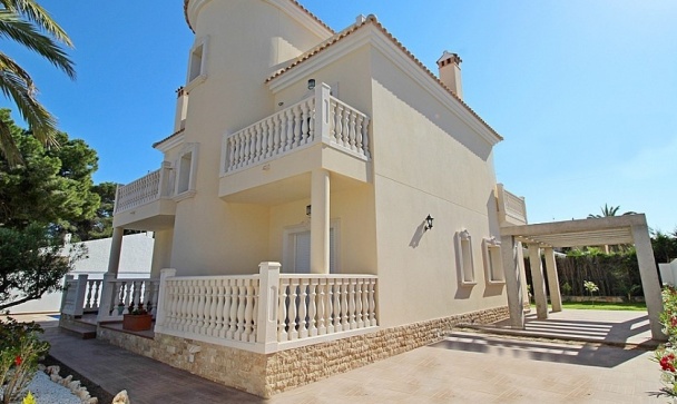 Villa - Wiederverkauf - Orihuela - Cabo Roig
