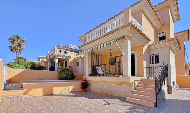 Villa - Wiederverkauf - Orihuela - Orihuela Costa