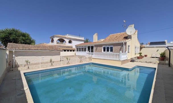 Villa - Wiederverkauf - Orihuela - Orihuela Costa