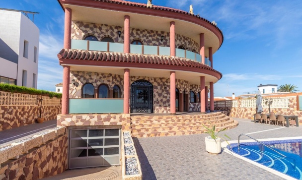Villa - Wiederverkauf - Orihuela - Orihuela Costa