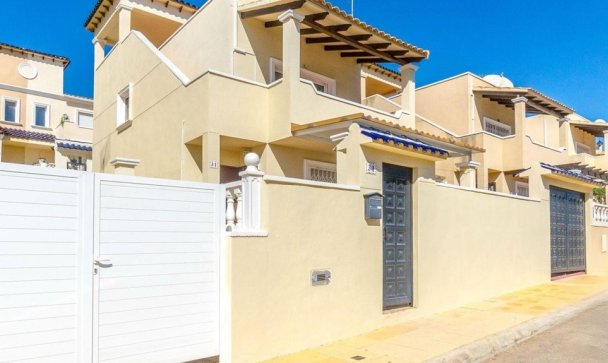 Villa - Wiederverkauf - Orihuela - Villamartin