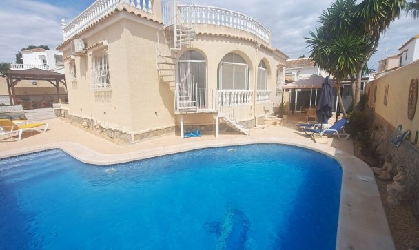 Villa - Wiederverkauf - Orihuela - Villamartin