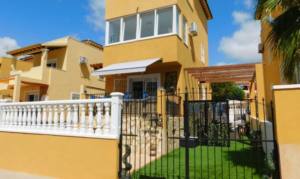 Villa - Wiederverkauf - Orihuela - Villamartin