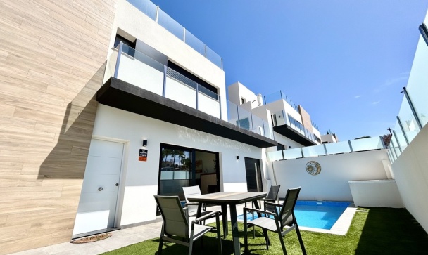 Villa - Wiederverkauf - Orihuela - Villamartin