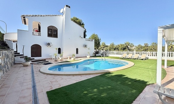 Villa - Wiederverkauf - Orihuela - Villamartin