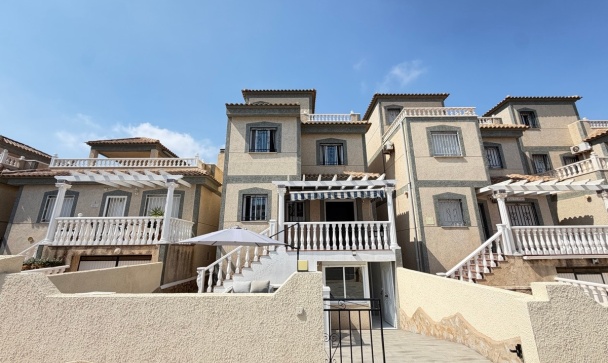 Villa - Wiederverkauf - Orihuela - Villamartin