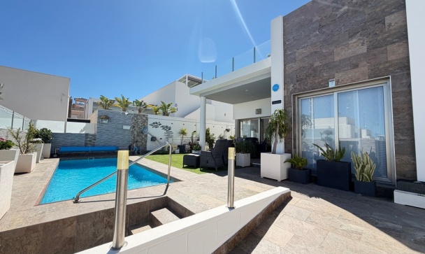 Villa - Wiederverkauf - Orihuela - Villamartin