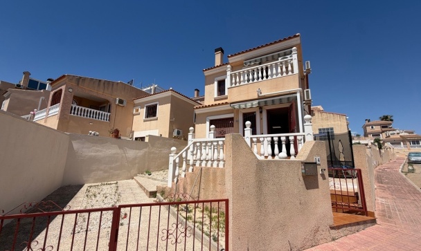 Villa - Wiederverkauf - Orihuela - Villamartin