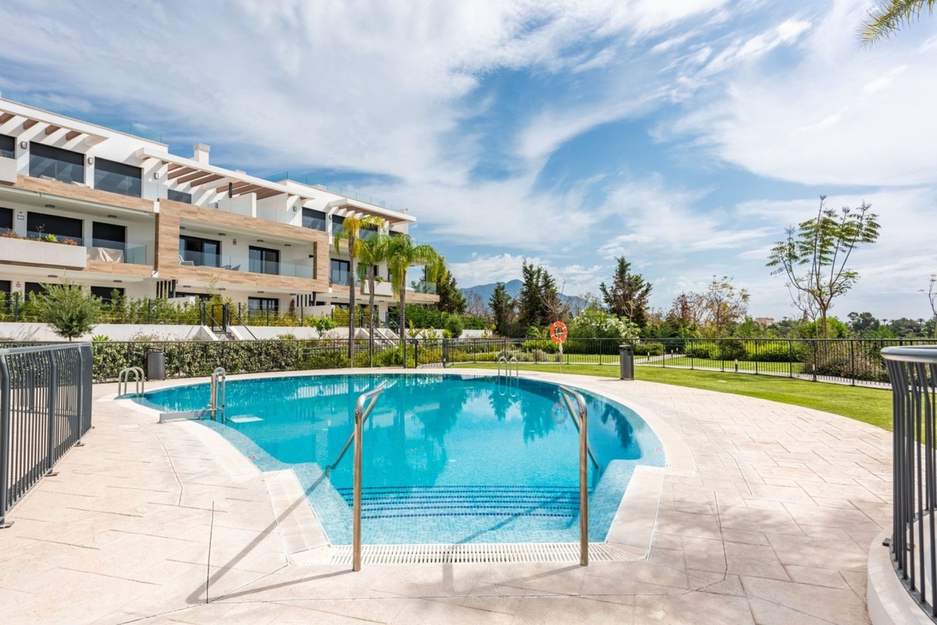 Wiederverkauf - apartment - Estepona - Atalaya
