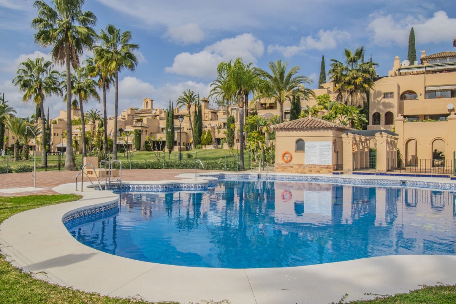 Wiederverkauf - apartment - Estepona - Atalaya