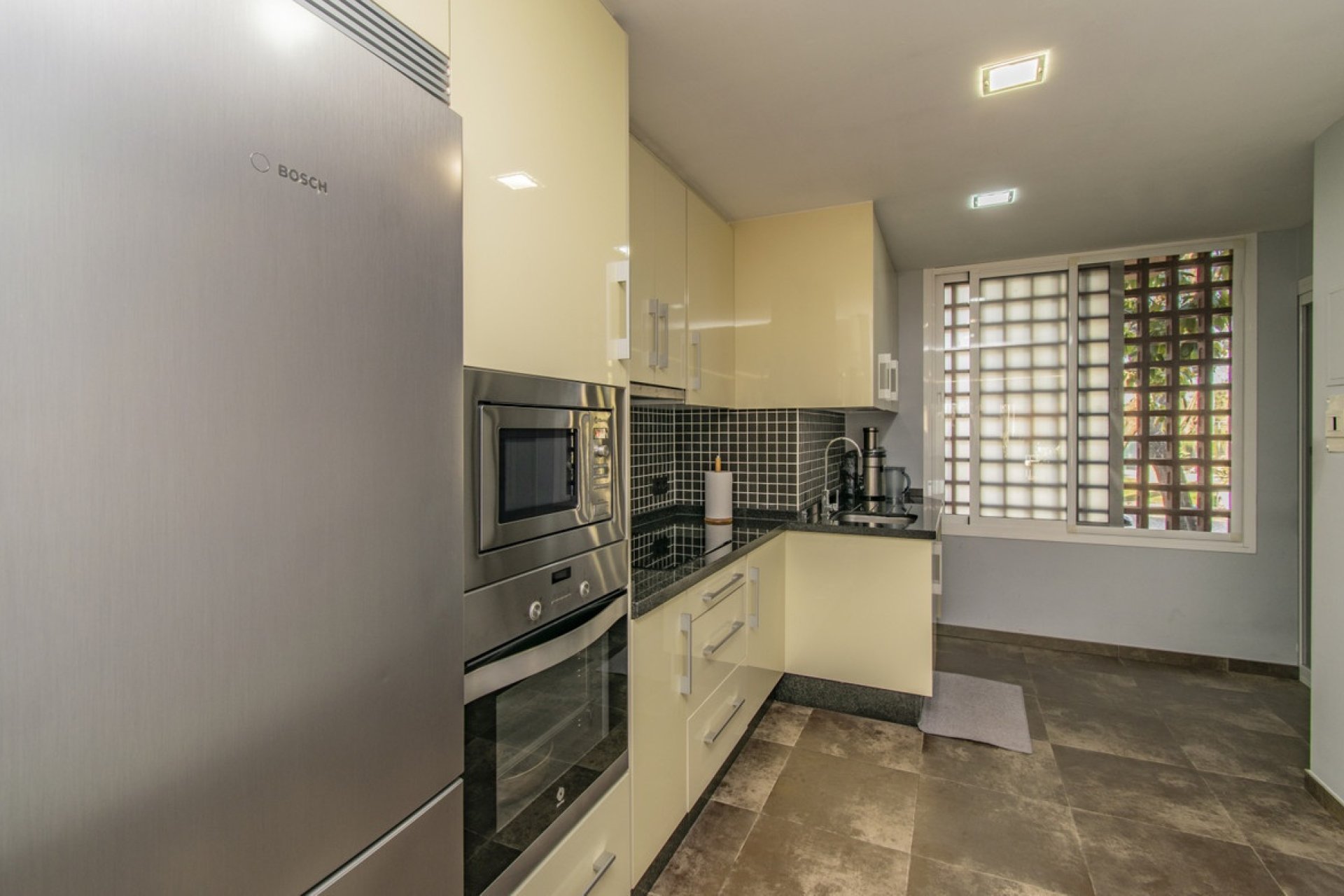 Wiederverkauf - apartment - Estepona - Atalaya