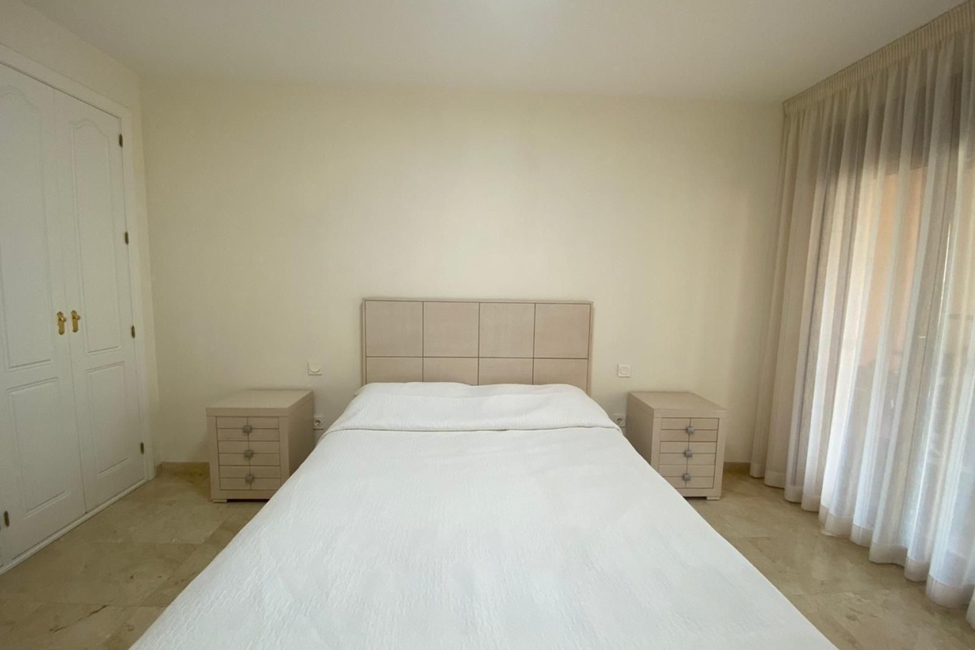 Wiederverkauf - apartment - Estepona - Atalaya
