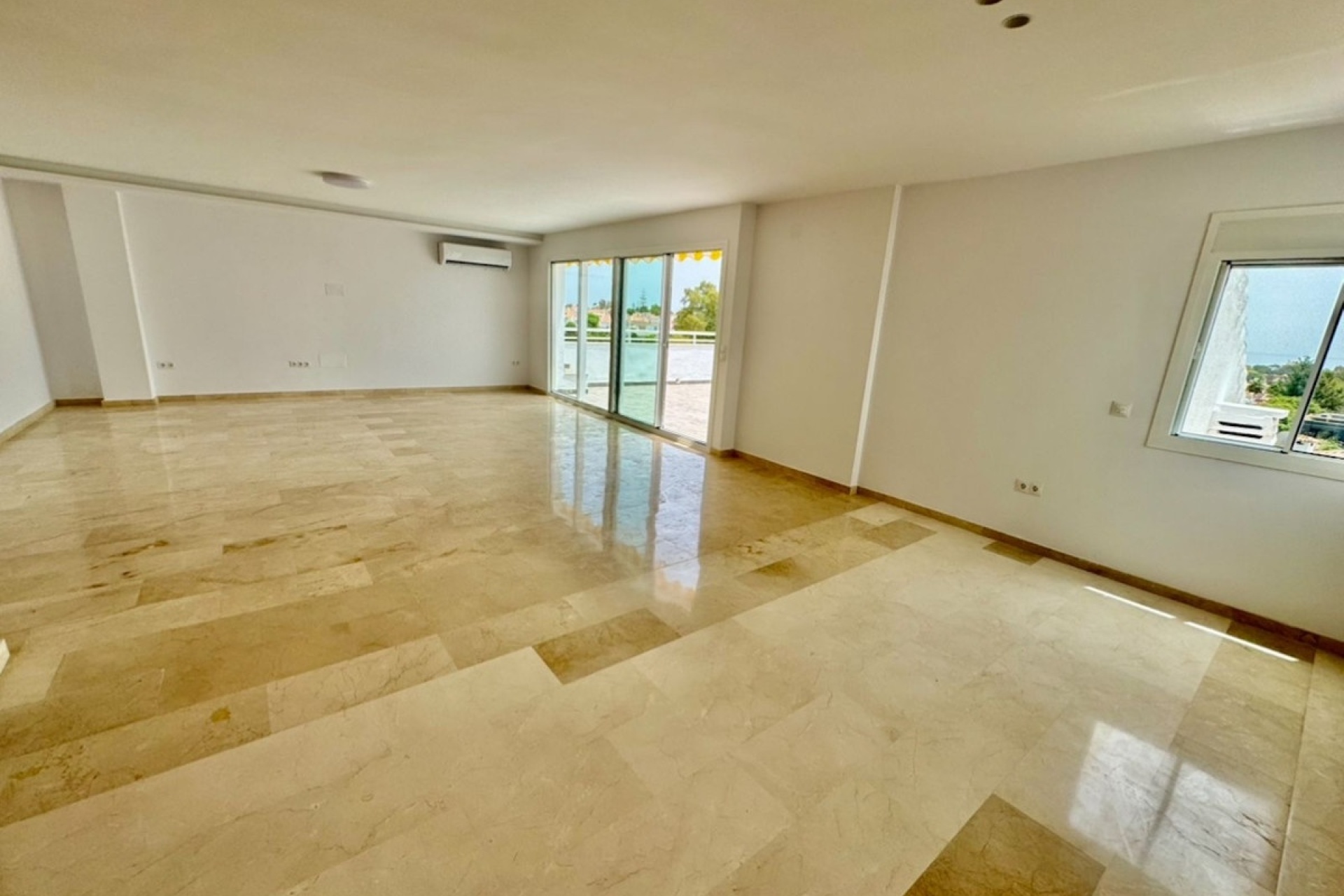Wiederverkauf - apartment - Estepona - Atalaya