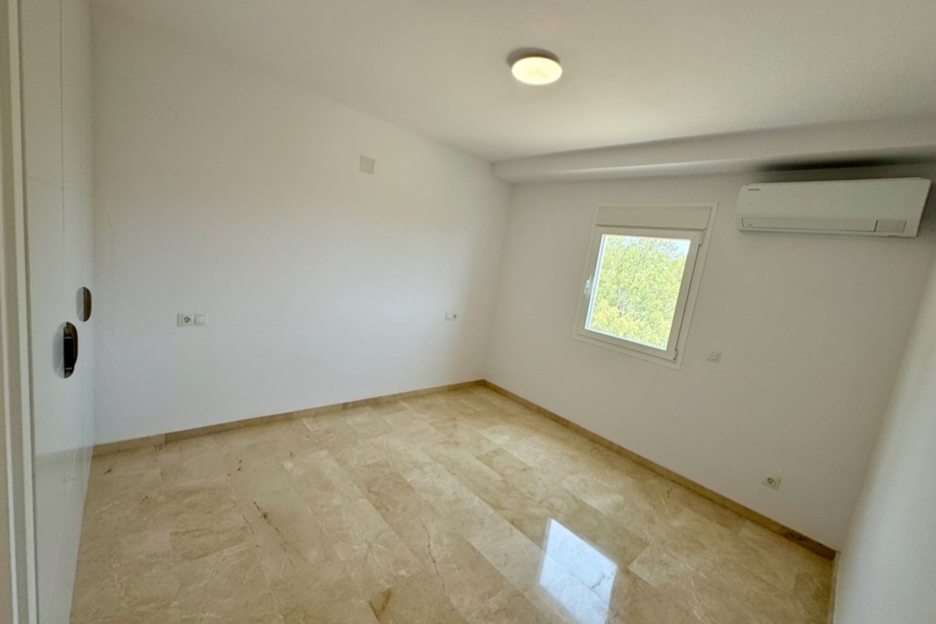 Wiederverkauf - apartment - Estepona - Atalaya