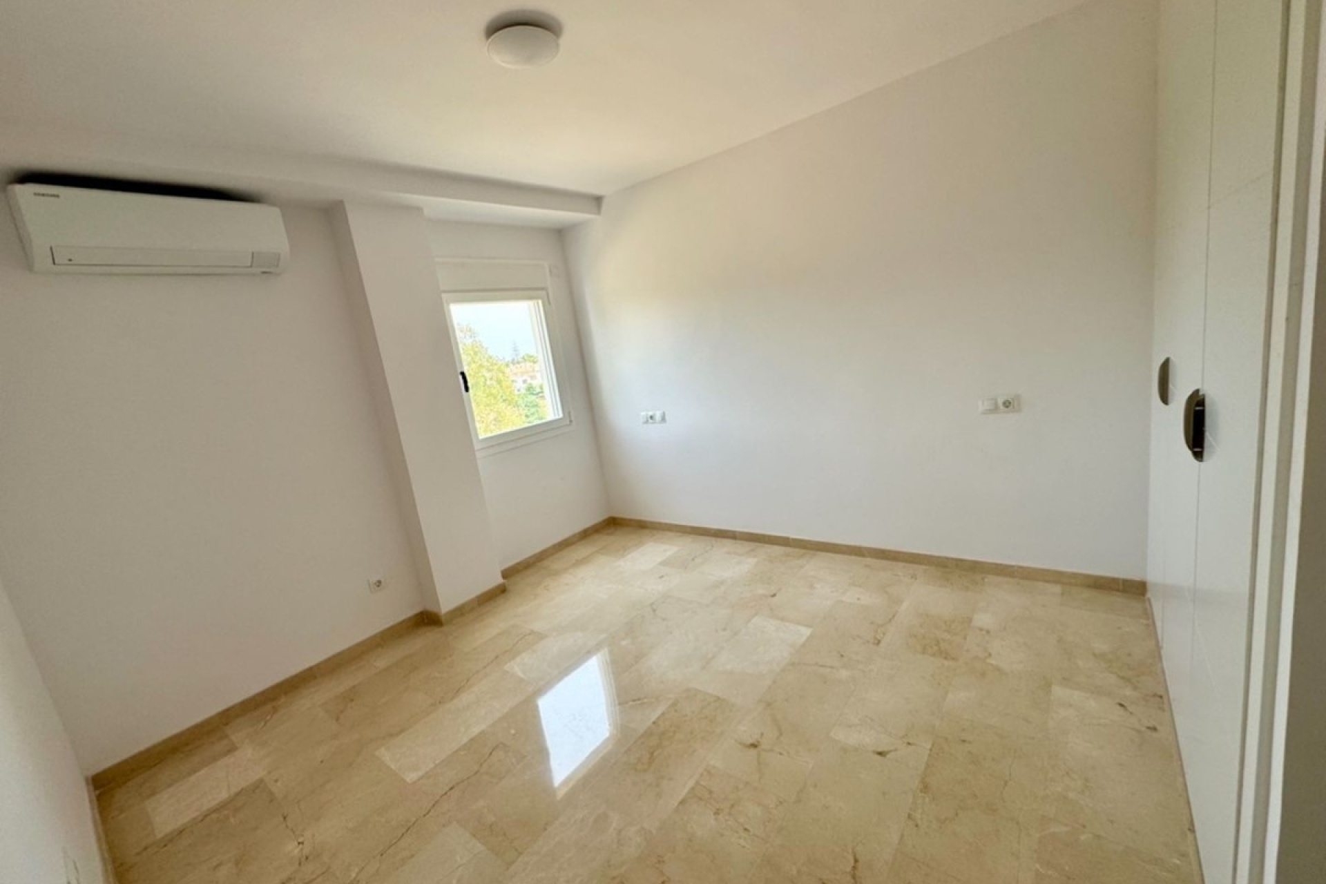 Wiederverkauf - apartment - Estepona - Atalaya