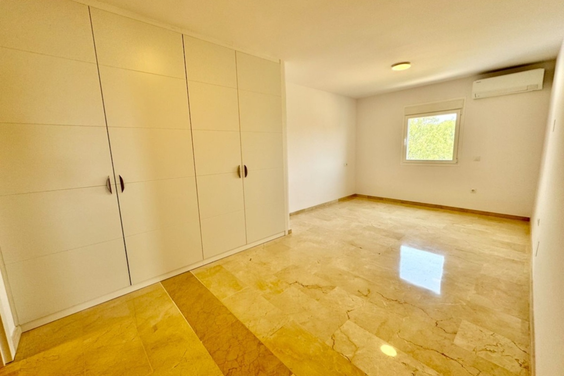 Wiederverkauf - apartment - Estepona - Atalaya