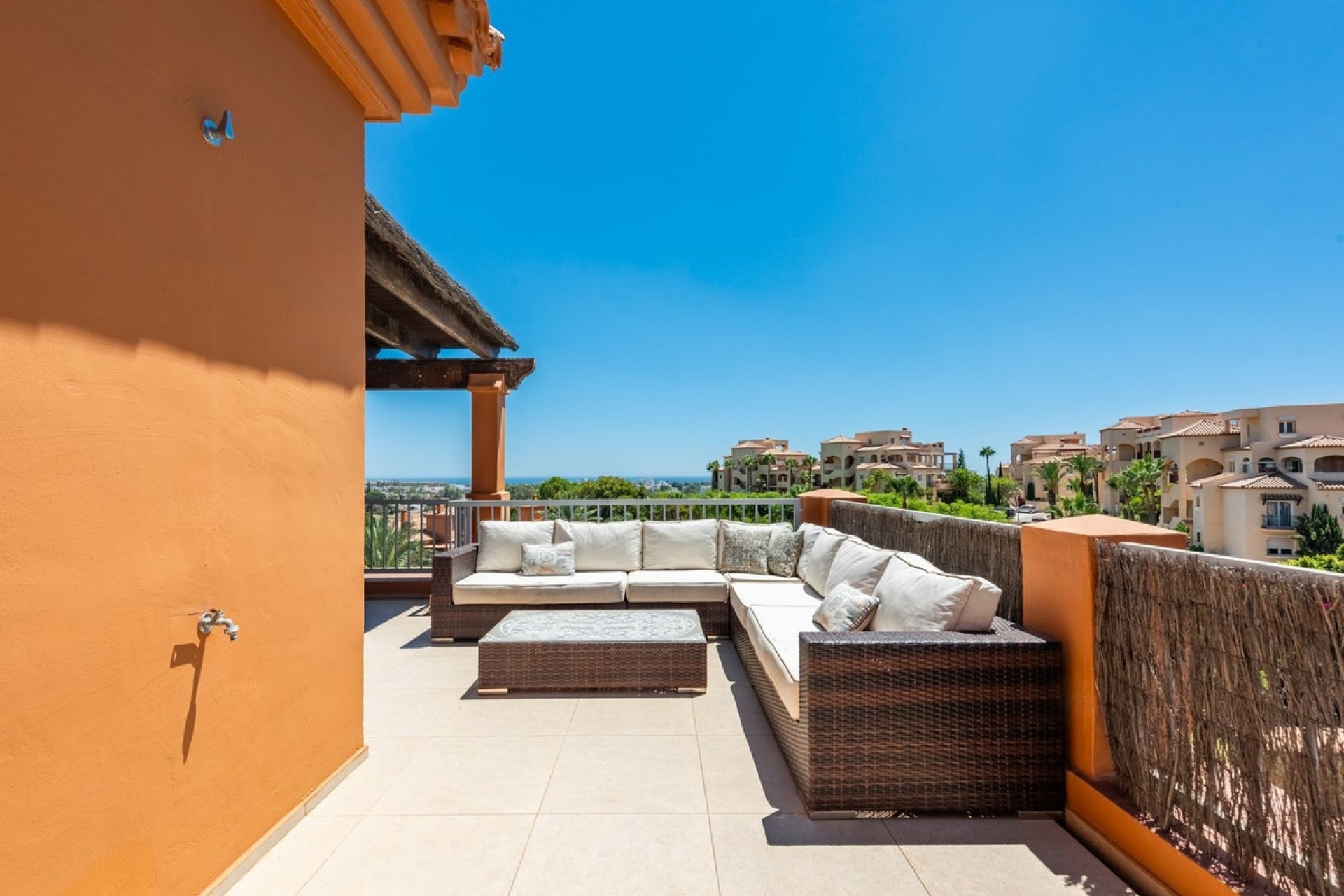 Wiederverkauf - apartment - Estepona - Atalaya