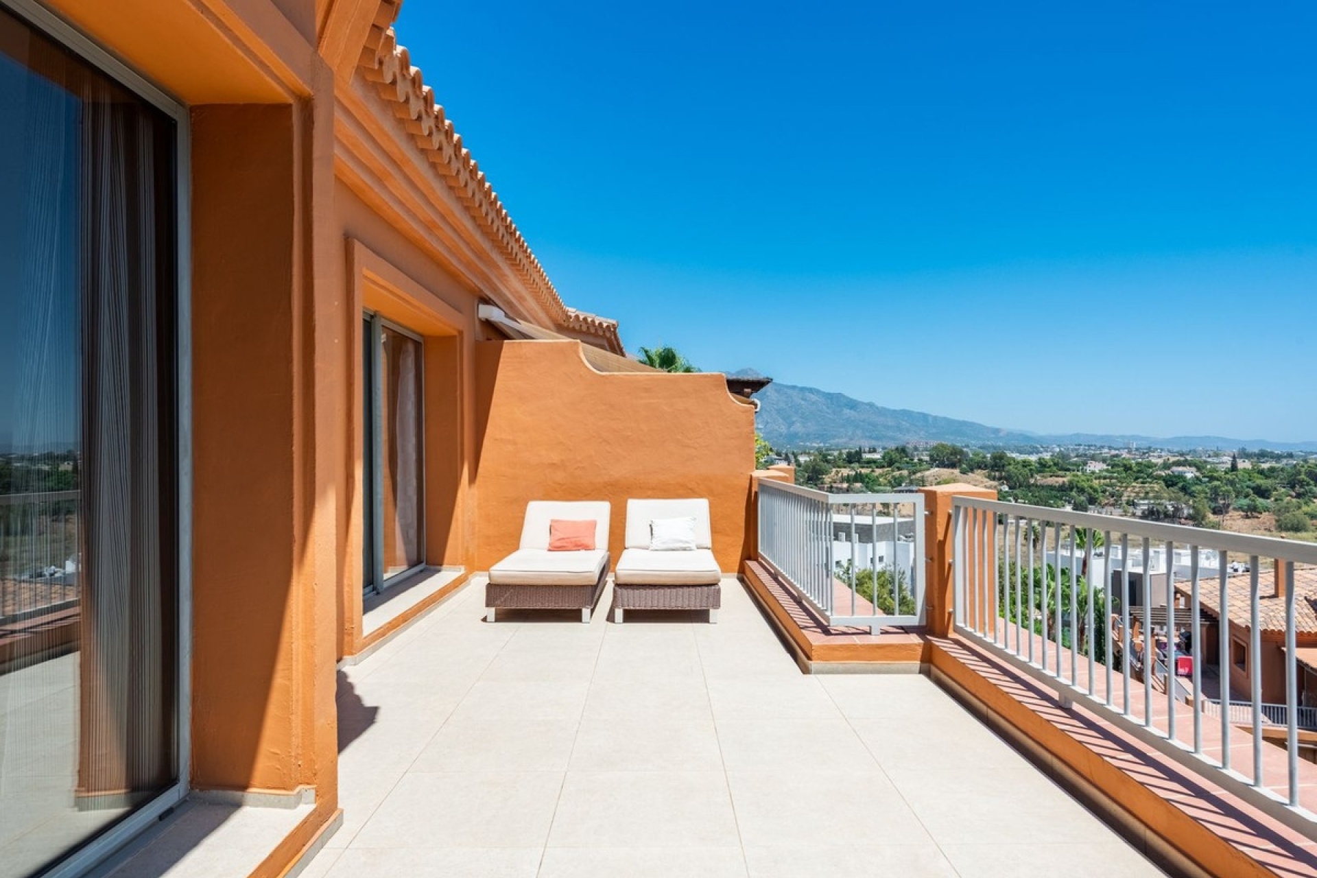 Wiederverkauf - apartment - Estepona - Atalaya