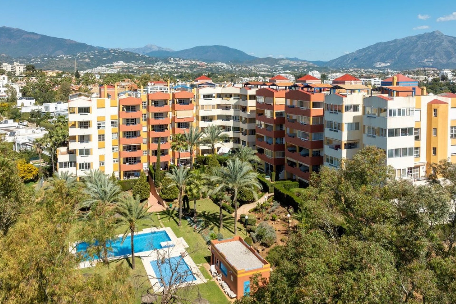 Wiederverkauf - apartment - Estepona - Atalaya