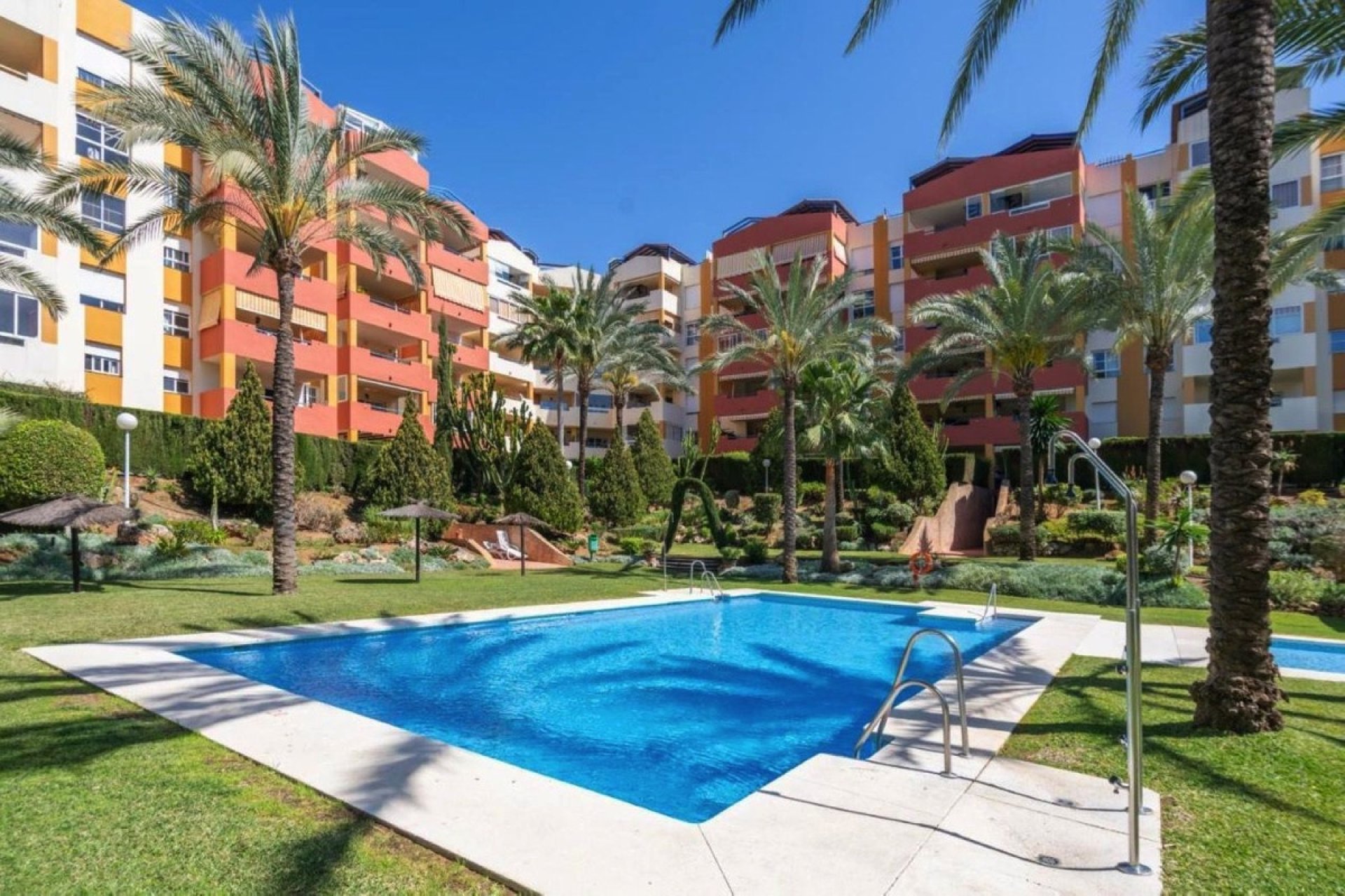 Wiederverkauf - apartment - Estepona - Atalaya